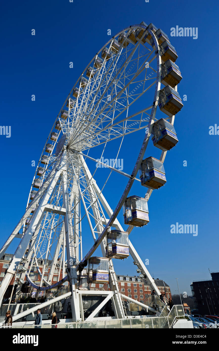 Observation wheel hires stock photography and images Alamy