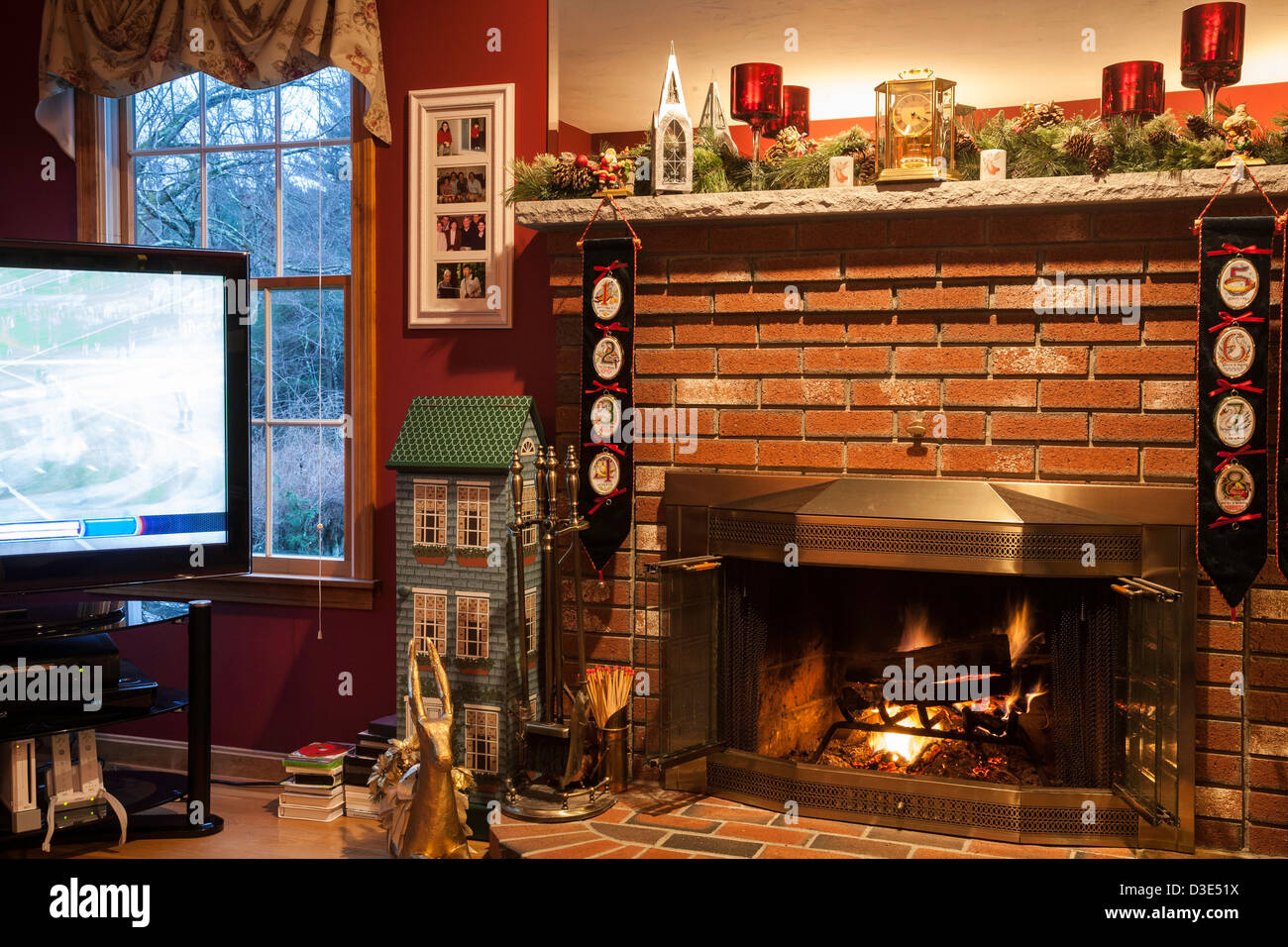 Cozy Family Room with TV and Fireplace (hygge concept), Christmas Season, USA Stock Photo