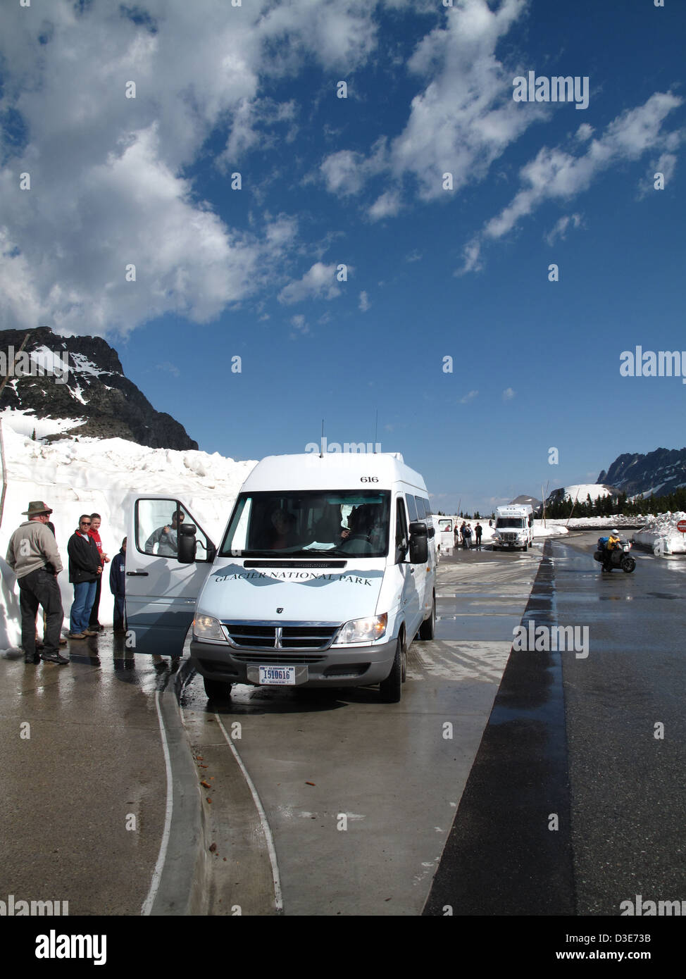 The shuttle service at Logan Pass Visitor Center in Glacier National ...