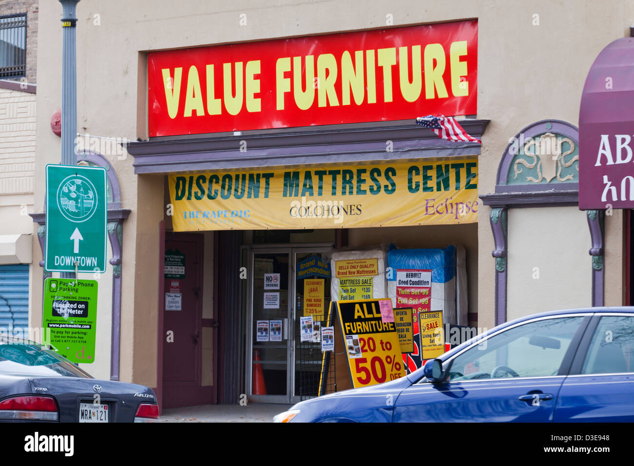 Discount furniture store hi-res stock photography and images - Alamy