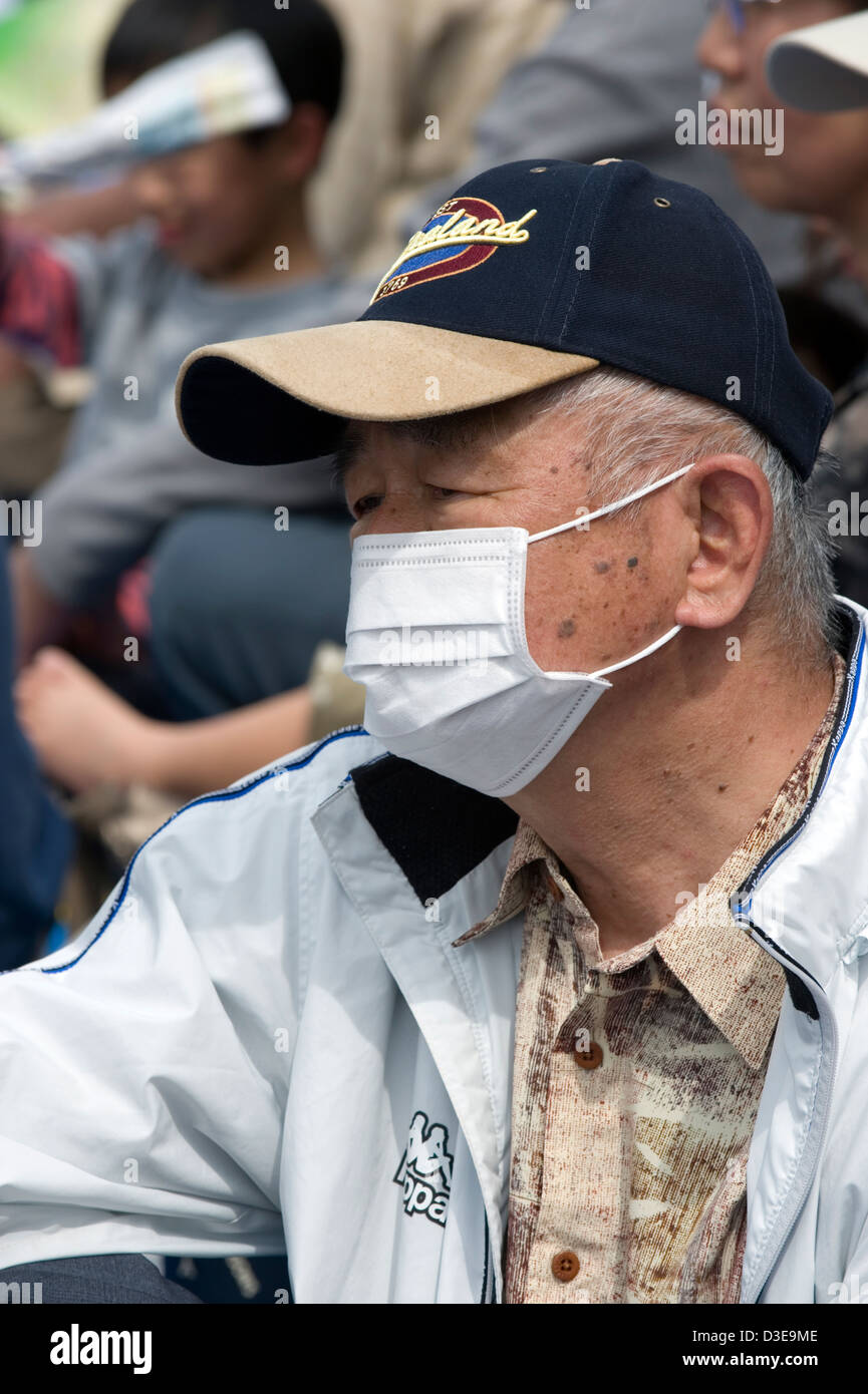 Wearing surgical mask hi-res stock photography and images - Alamy
