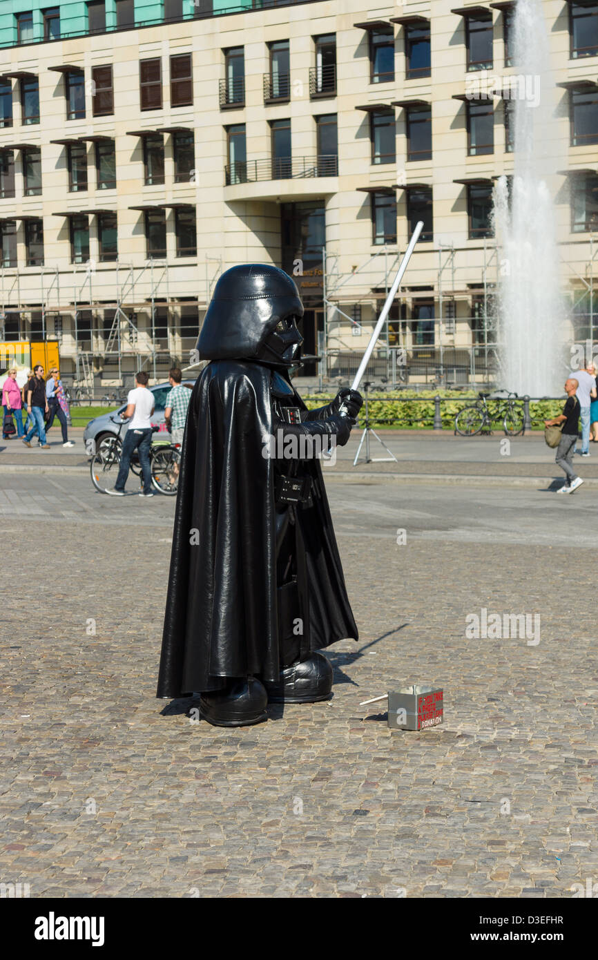 Darth Vader on the square in front of the Brandenburg Gate. Berlin ...