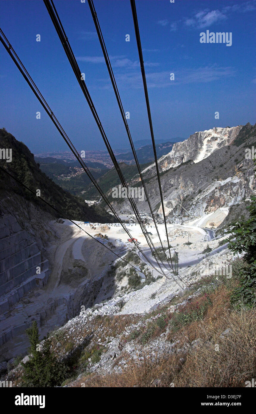 Marble quarries in Carrara. Carrara (Italy Stock Photo Alamy