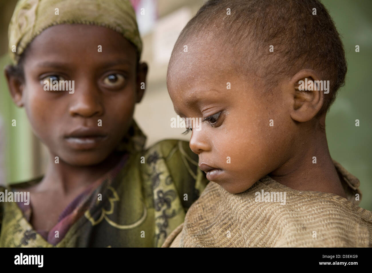 BITENA HEALTH CENTRE,  WOLAYITA, ETHIOPIA, 20TH AUGUST 2008: Asrat Bekele,13, has brought her 2 year old malnourished sister Stock Photo