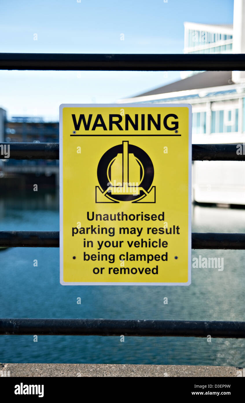 Clamping warning sign hires stock photography and images Alamy