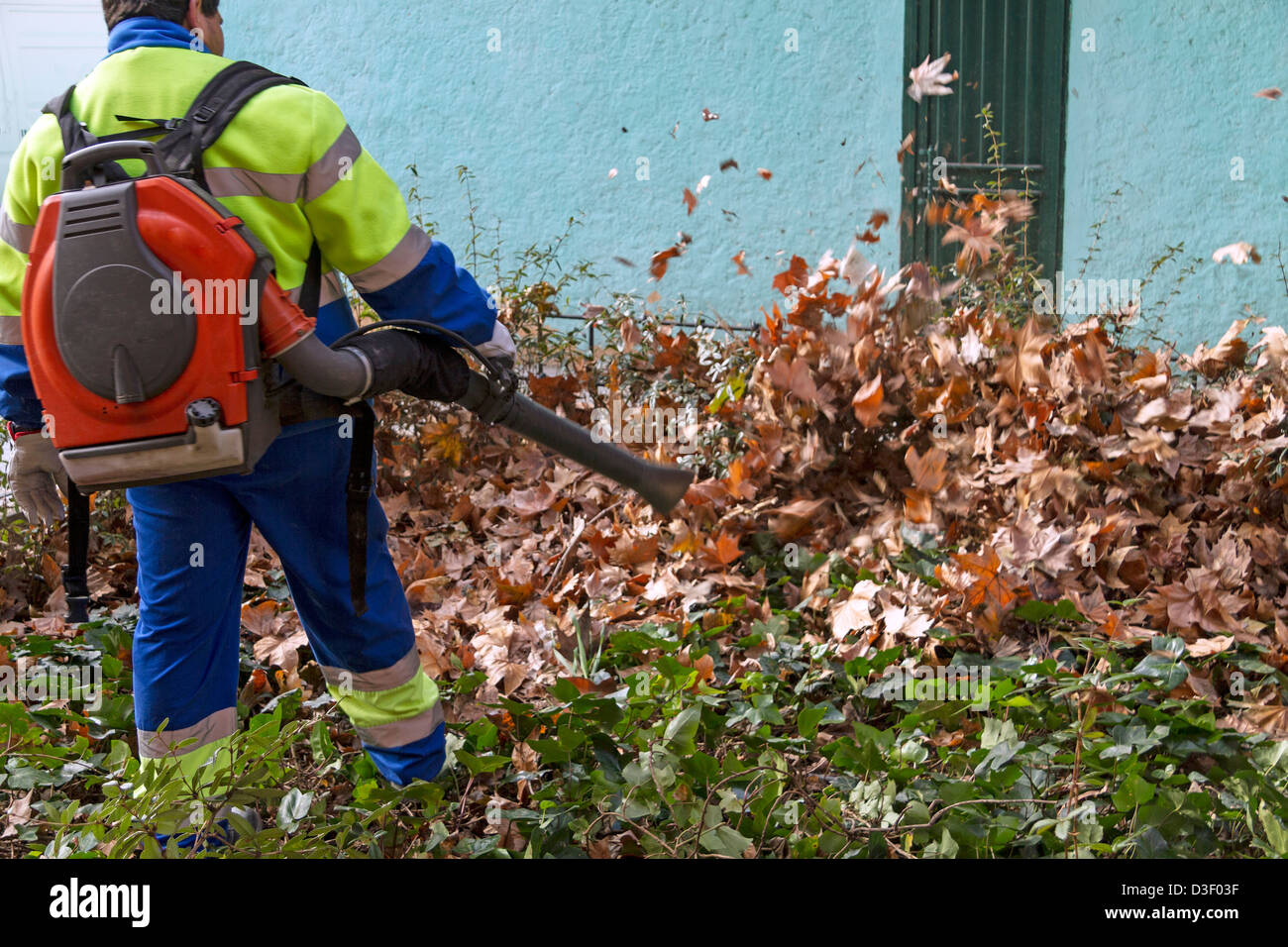 Street sweeper leaves hi-res stock photography and images - Alamy