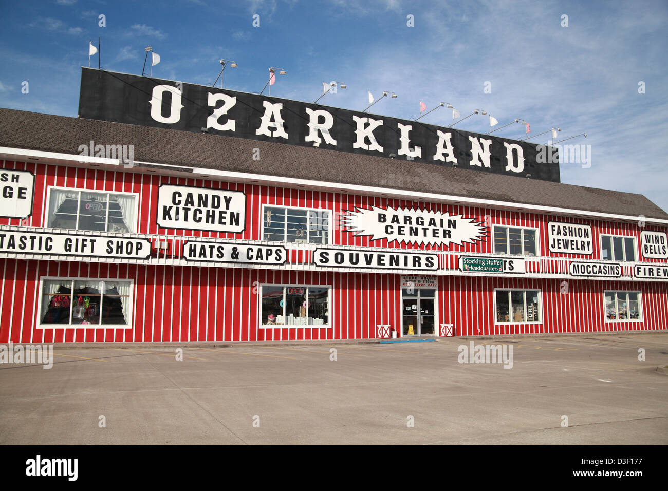 Exterior of Ozarkland, Kingdom City, Missouri Stock Photo Alamy