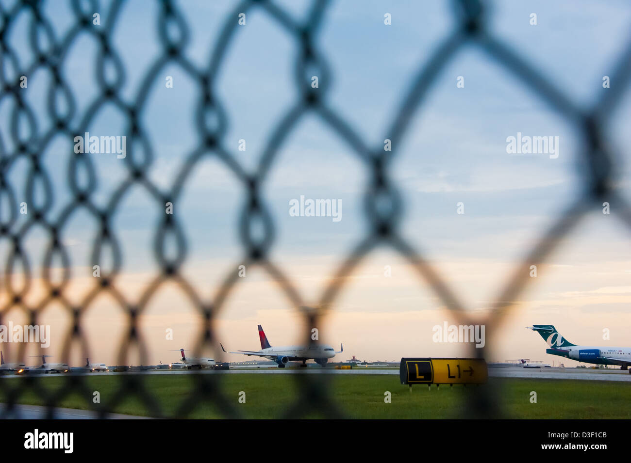 A row of jets taxiing at Atlanta Hartsfield-Jackson International Airport (the world's busiest airport). Atlanta, Georgia. (USA) Stock Photo