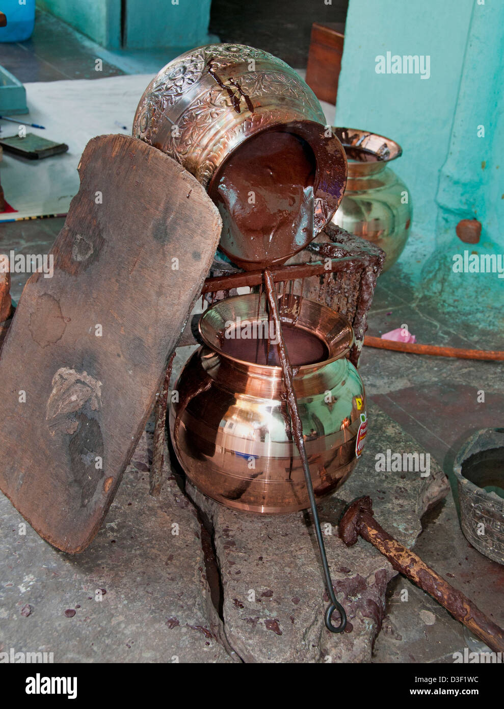 Blacksmith Smith Laad Bazaar or Choodi Bazaar Charminar Hyderabad India Andhra Pradesh Stock Photo