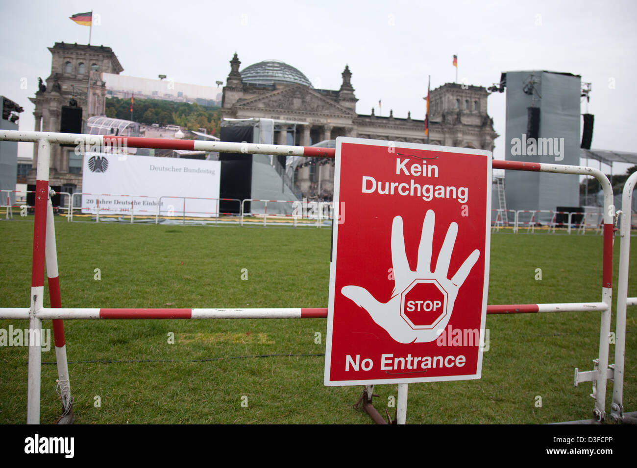 Berlin, Germany, fencing for German Unity Day at the Reichstag Stock Photo Alamy