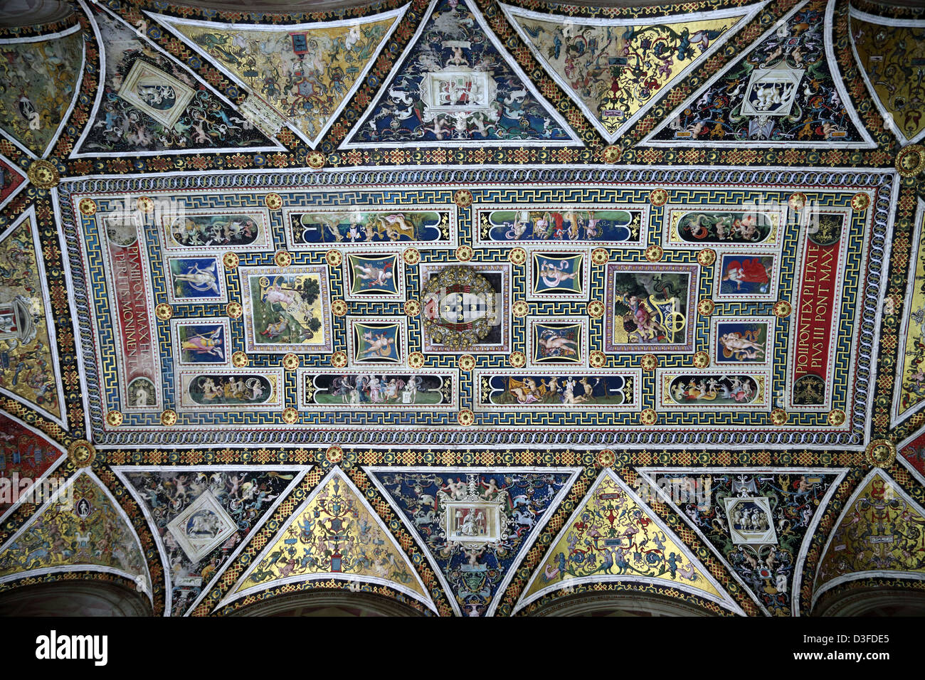 Ceiling decorated with frescos by Bernardino Pinturicchio in the Libreria Piccolomini in the duomo in Siena Stock Photo