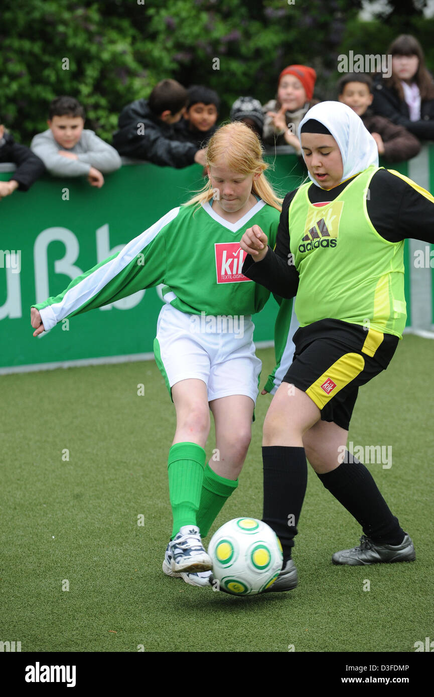 Bremen, Germany, girls playing football for the Laureus Kicking Girls Stock Photo