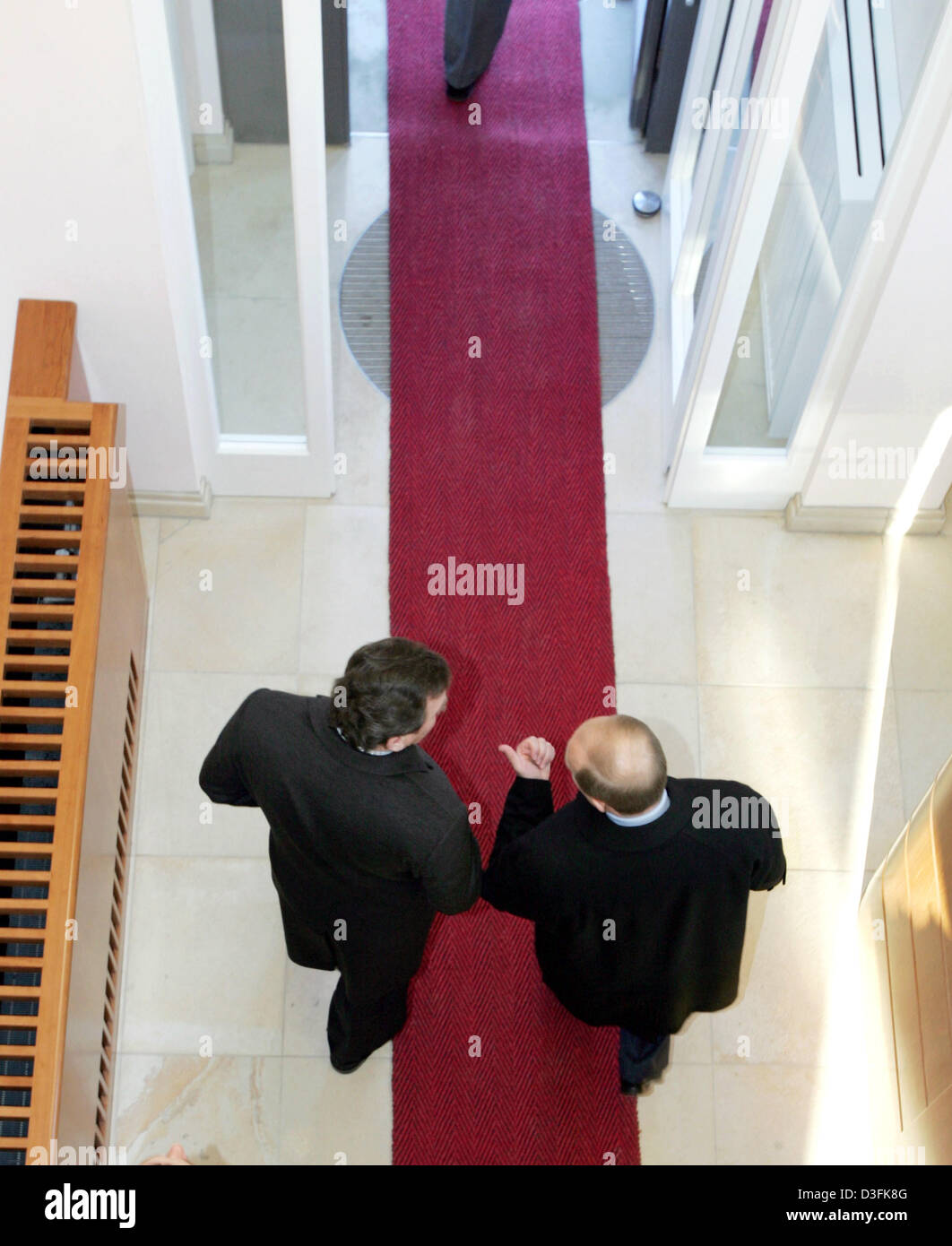 Politics pol diplomacy red_carpet politician walking gesture germany hi