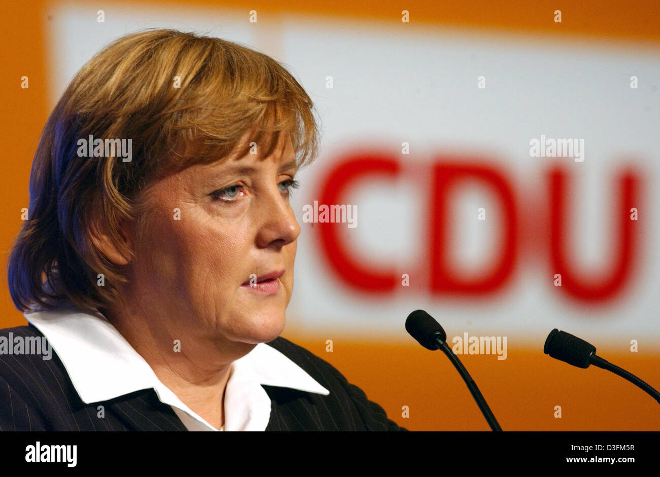 (dpa) - Angela Merkel, Leader of the German Christian Democratic Union (CDU), talks to delegates during the CDU's 18th party congress in Duesseldorf, Germany, 7 December 2004. The party congress took place under the motto 'Deutschlands Chancen nutzen' (to use Germany's chances). Stock Photo
