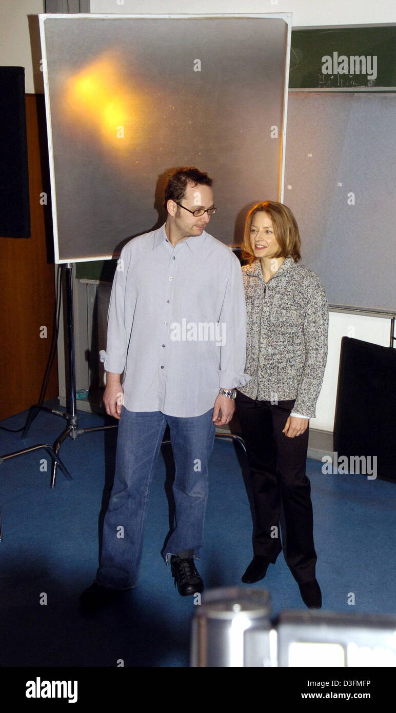 (dpa) - US actress Jodie Foster poses with film director Robert Schwentke during a photocall in Berlin, on Wednesday, 8 December 2004. Their new film 'Flightplan' is currently being shot in Berlin. Stock Photo
