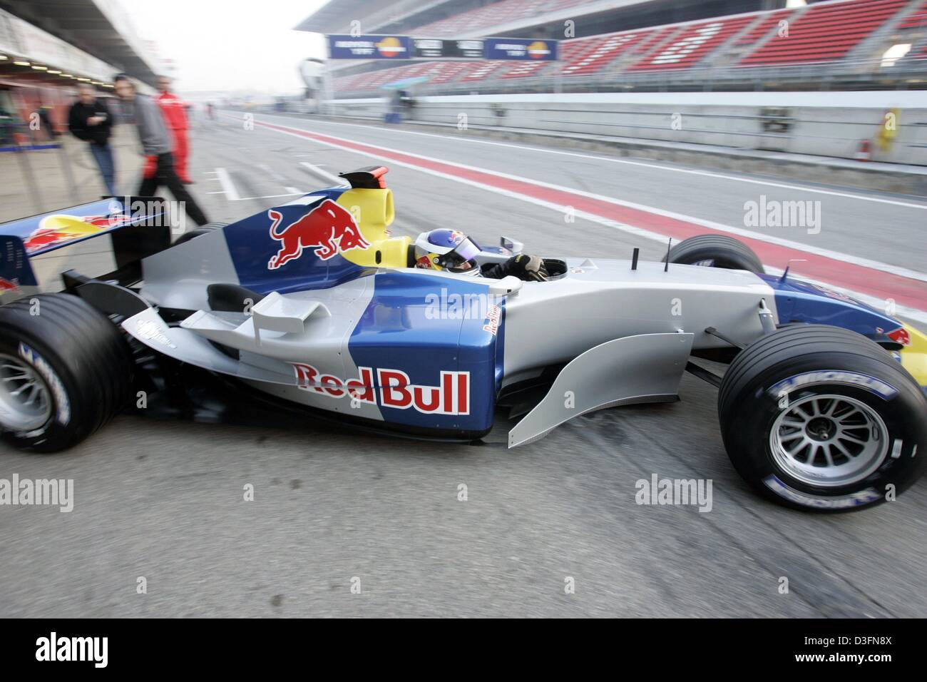 dpa) - Italian Formula 1 pilot Vitantonio Liuzzi leaves the box in the new Red  Bull F1 race car at the Circuit de Catalunya race course in Barcelona,  Spain, 24 November 2004.