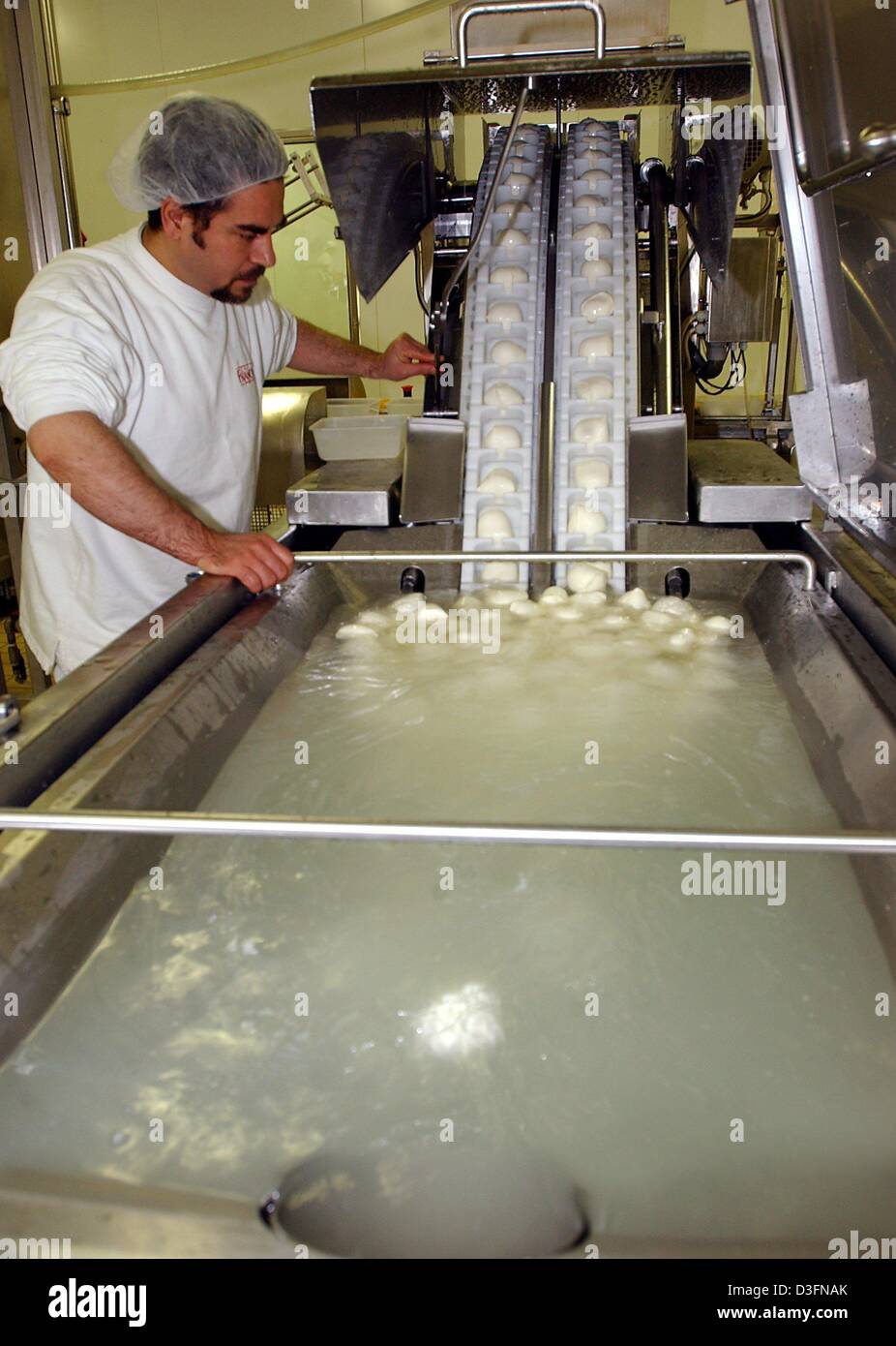 (dpa) Fresh mozzarella cheese balls swim in a basin with brine, at
