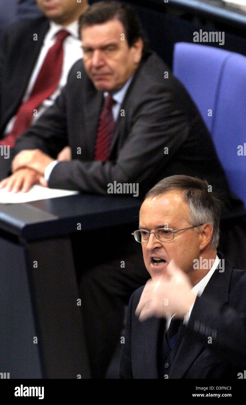 (dpa) - German Finance Minister Hans Eichel (R) speaks during a debate at the German Bundestag in Berlin, Germany, 23 November 2004. In the background German Chancellor Gerhard Schroeder can be seen listening. One of the subjects of the parliament meeting was the German budget for 2005 which currently lists a total of 254.3 billion euros in expenses. New debt is set to be lowered t Stock Photo