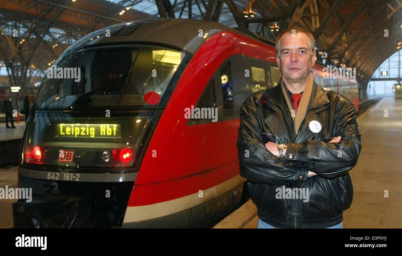 (dpa) - Transnet union leader Norbert Hansen stands with his arms crossed next to a passenger train during a 'warning strike' organized by the union at Leipzig's main train station, Leipzig, eastern Germany, 3 March 2003.  Transnet has threatened German railway company Deutsche Bahn with the largest strike in 50 years, should the two sides not reach an agreement regarding the paysc Stock Photo