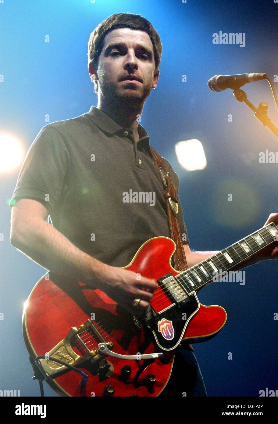 (dpa) - Noel Gallagher of the British pop band Oasis performs during a concert in Duesseldorf, Germany, 9 March 2003. After the band had to interrupt their concert tour through Germany last December when Noel Gallagher's brother lost two teeth in a fight in Munich, the band now continues their tour. Stock Photo