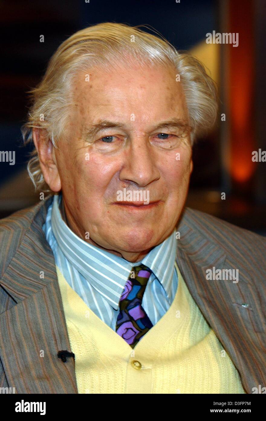 (dpa) - British actor Sir Peter Ustinov, pictured during a TV talkshow in Hamburg, Germany, 8 April 2003. The actor spoke about his live and his book 'Peter Ustinov: The Gift of Laughter'. Stock Photo