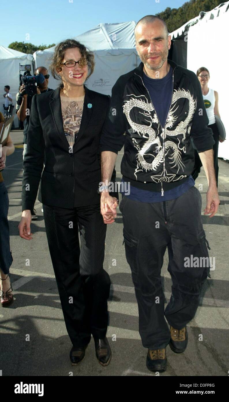 (dpa) - The Britsh actor Daniel Day-Lewis ('Gangs of New York', 'The Rose and the Snake') arrives at the Independent Spirit Awards with his wife Rebecca Miller in Santa Monica, California, 22 March 2003 Stock Photo