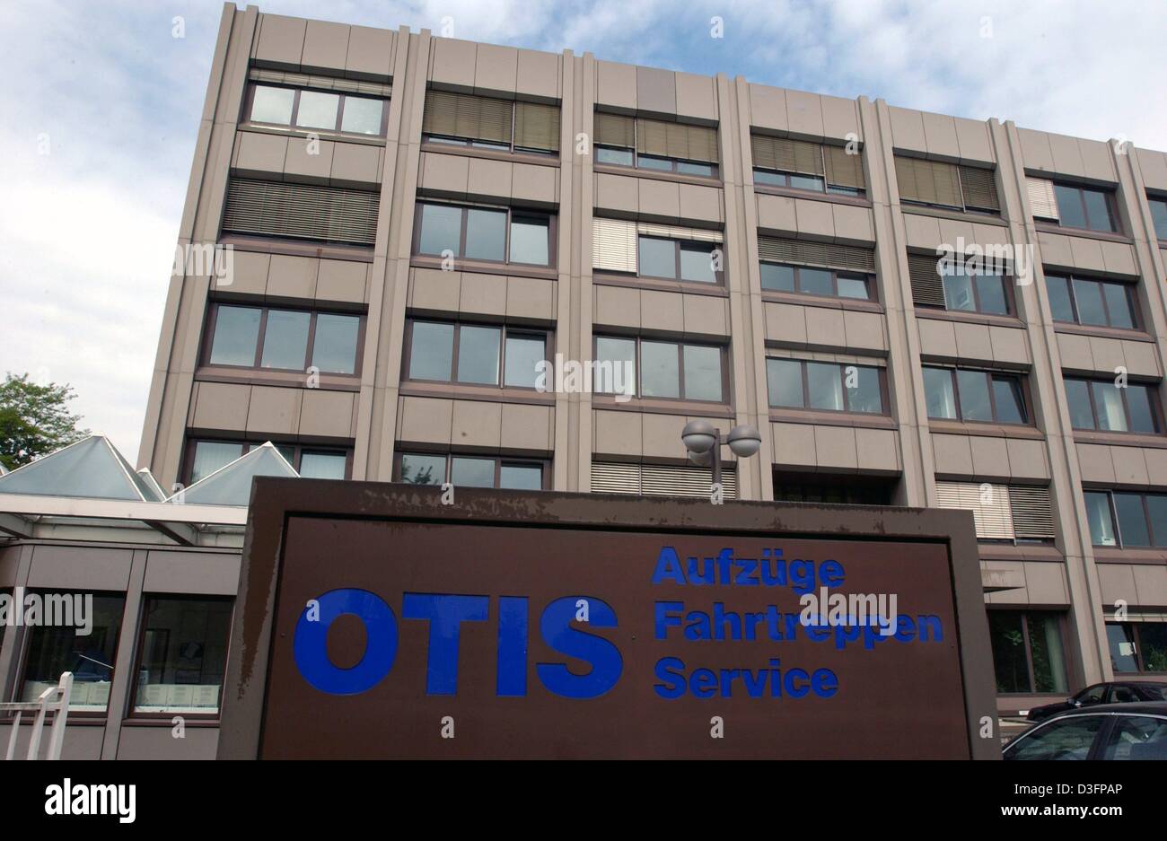 Otis elevator hires stock photography and images Alamy