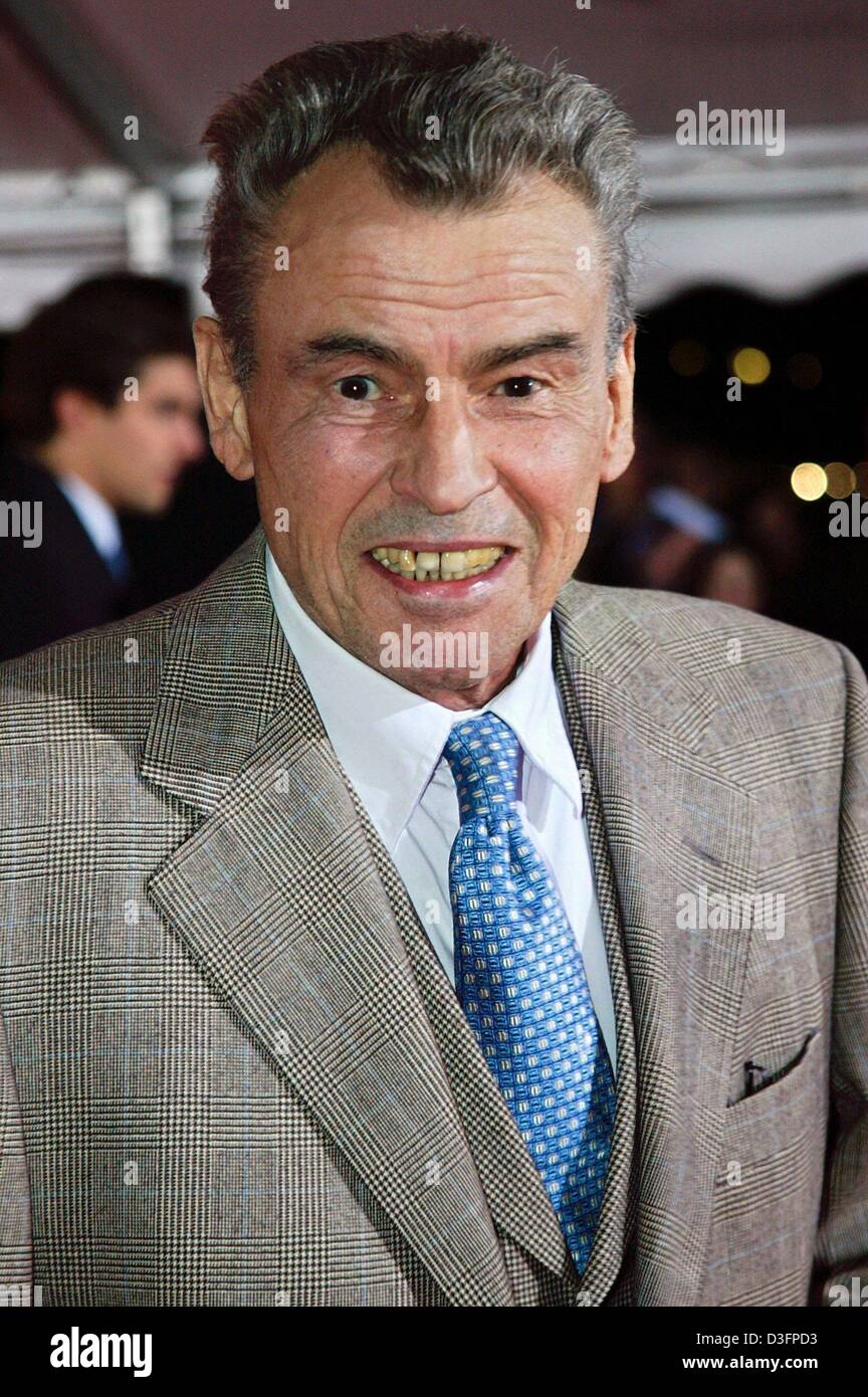 dpa files) - German actor Horst Hotte Buchholz arrives to the German  premiere of Minority Report in Berlin, 26 September 2002. The German  legend died 3 March 2003 at the age of