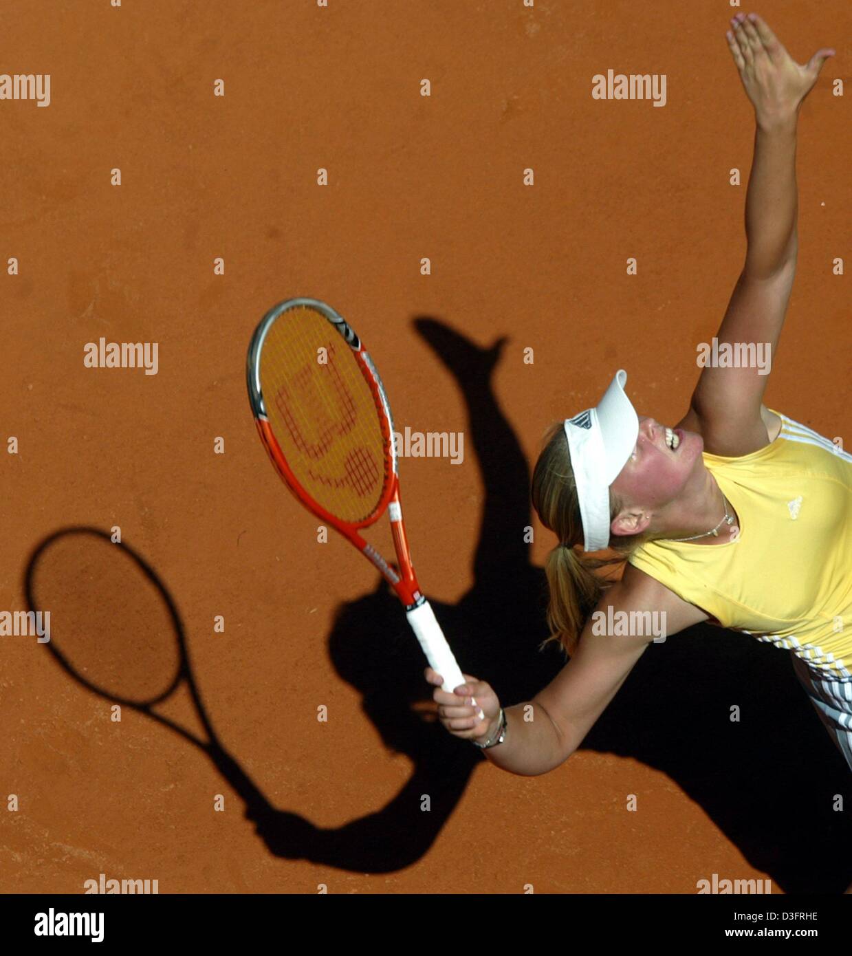 (dpa) - German tennis player Anna-Lena Groenefeld is preparing to return the ball, Berlin, 5 May 2003. Groenefeld lost her first round match in the 96th International German Open against Daja Bedanova in 2 sets, 2-6, 3-6. Stock Photo