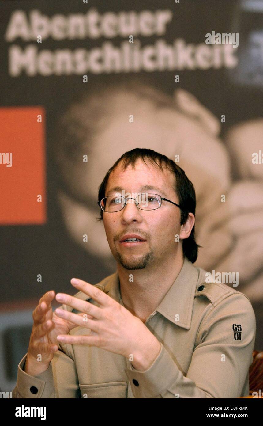 (dpa) - Swiss pop star DJ Bobo speaks out in support of a German Red Cross relief campaign for land mine victims in Iraq and southeast Europe at the city hall in Bremen, northern Germany, 21 February 2003.  DJ Bobo will donate a part of the proceeds from his next concert tour to the campaign. Stock Photo