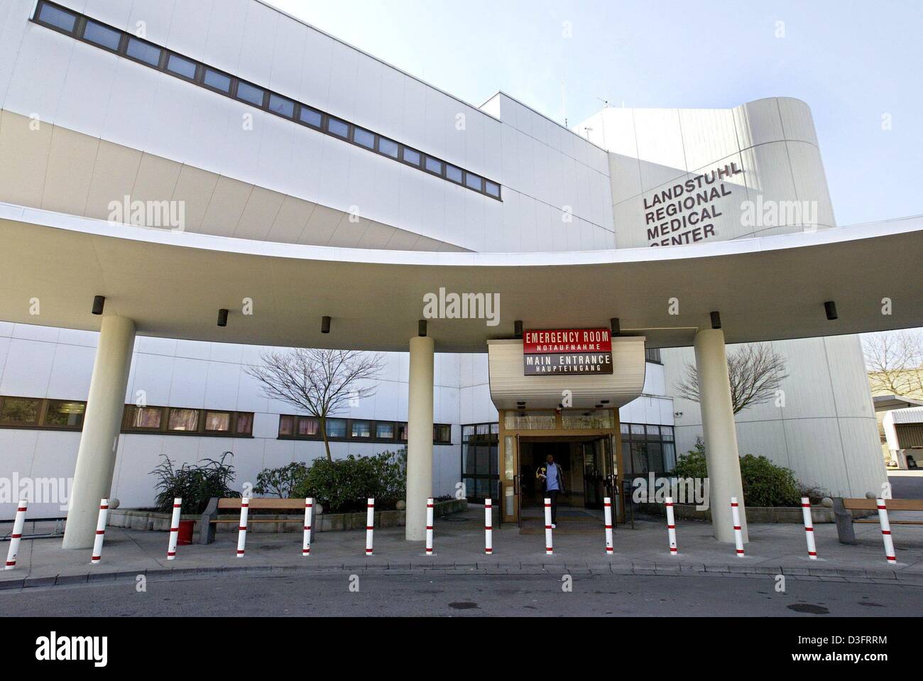 (dpa) - A view of the ER entrance of the US hospital in Landstuhl, Germany, 17 March 2003. The Landstuhl hospital is the largest military hospital of the American forces in Europe. Stock Photo