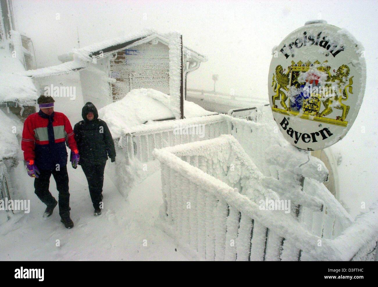 (dpa files) - Hikers walk up the snowcovered steps to the viewpoint on the peak of the Zugspitze Mountain near Garmisch-Partenkirchen, Germany, 11 September 2001. The signpost on the right reads 'Freistaat Bayern' (free state of Bavaria) and marks the borderline between Germany (Bavaria) and Austria. Stock Photo