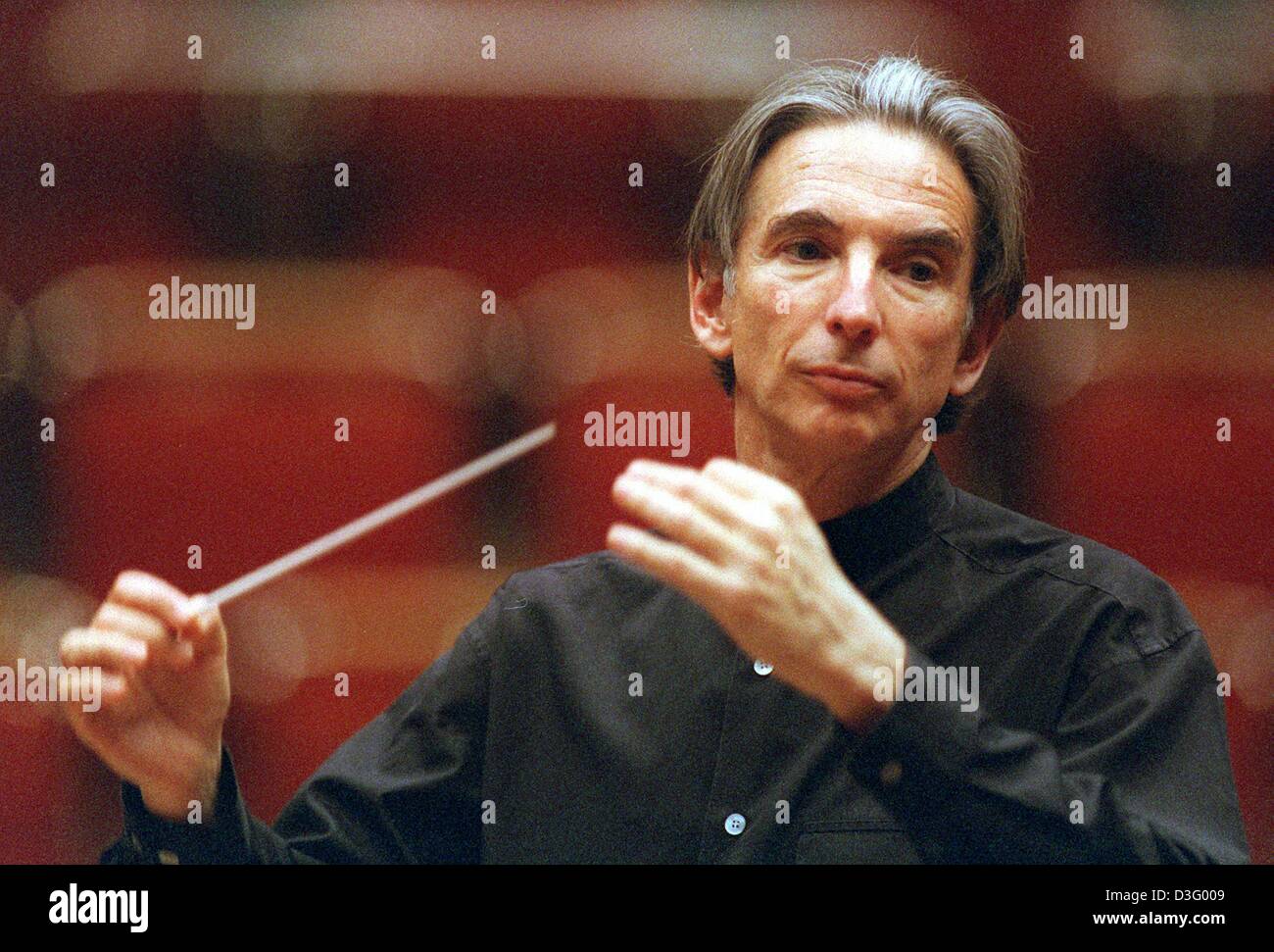 Image Michael Tilson Thomas image beautiful image beautiful image beautiful - Orchestra founder hi-res stock photography and images - Alamy