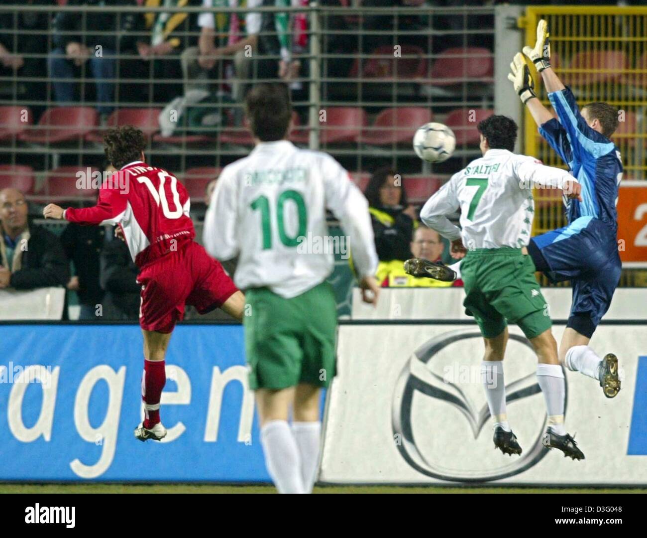 Sports spo soccer jumping gesture header dfb cup pokal germany hires