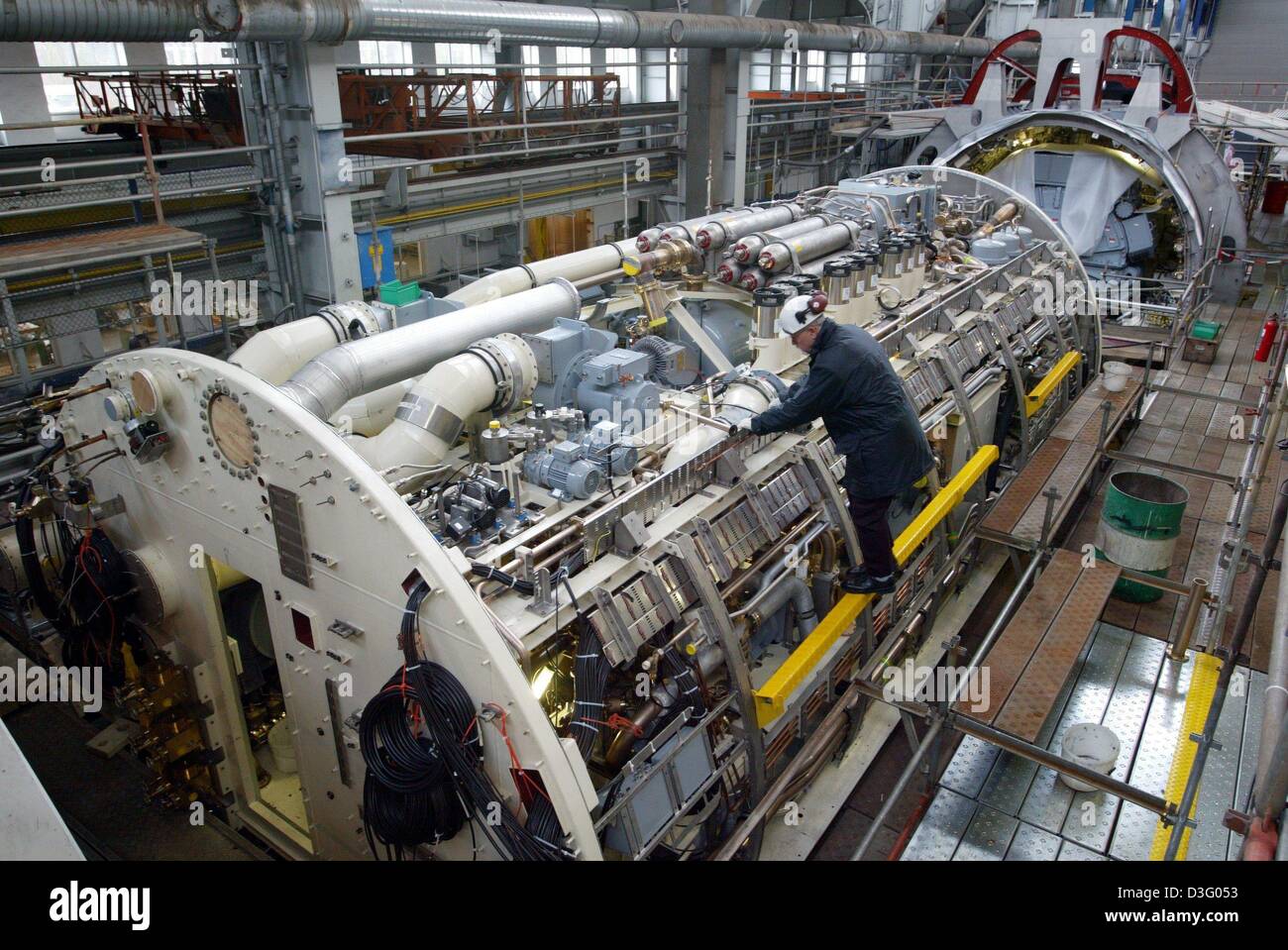 (dpa) The carcass of a fuel cell submarine type 212A is seen in the