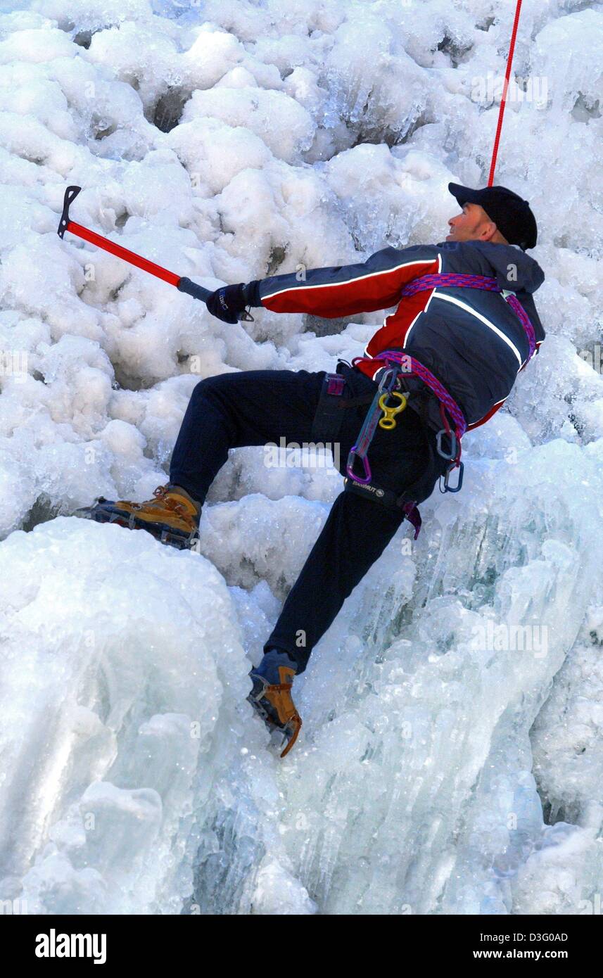 Ice axes tools hi-res stock photography and images - Alamy