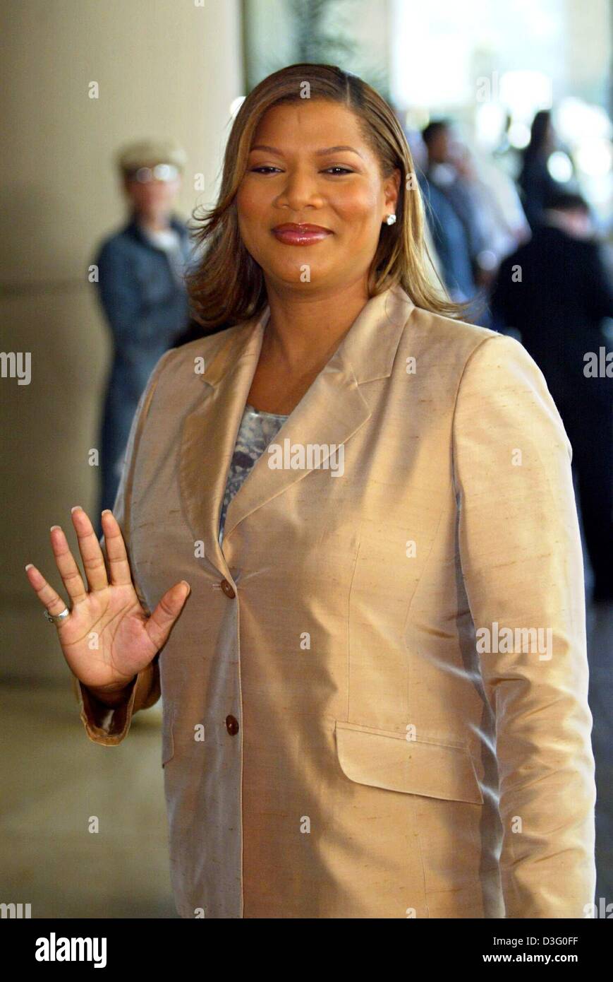 (dpa) - US singer and actress Queen Latifah ('Chicago', 'Pinocchio', 'Brown Sugar') arrives at the traditional Oscar nominated luncheon in Beverly Hills, 10 March 2003. Stock Photo