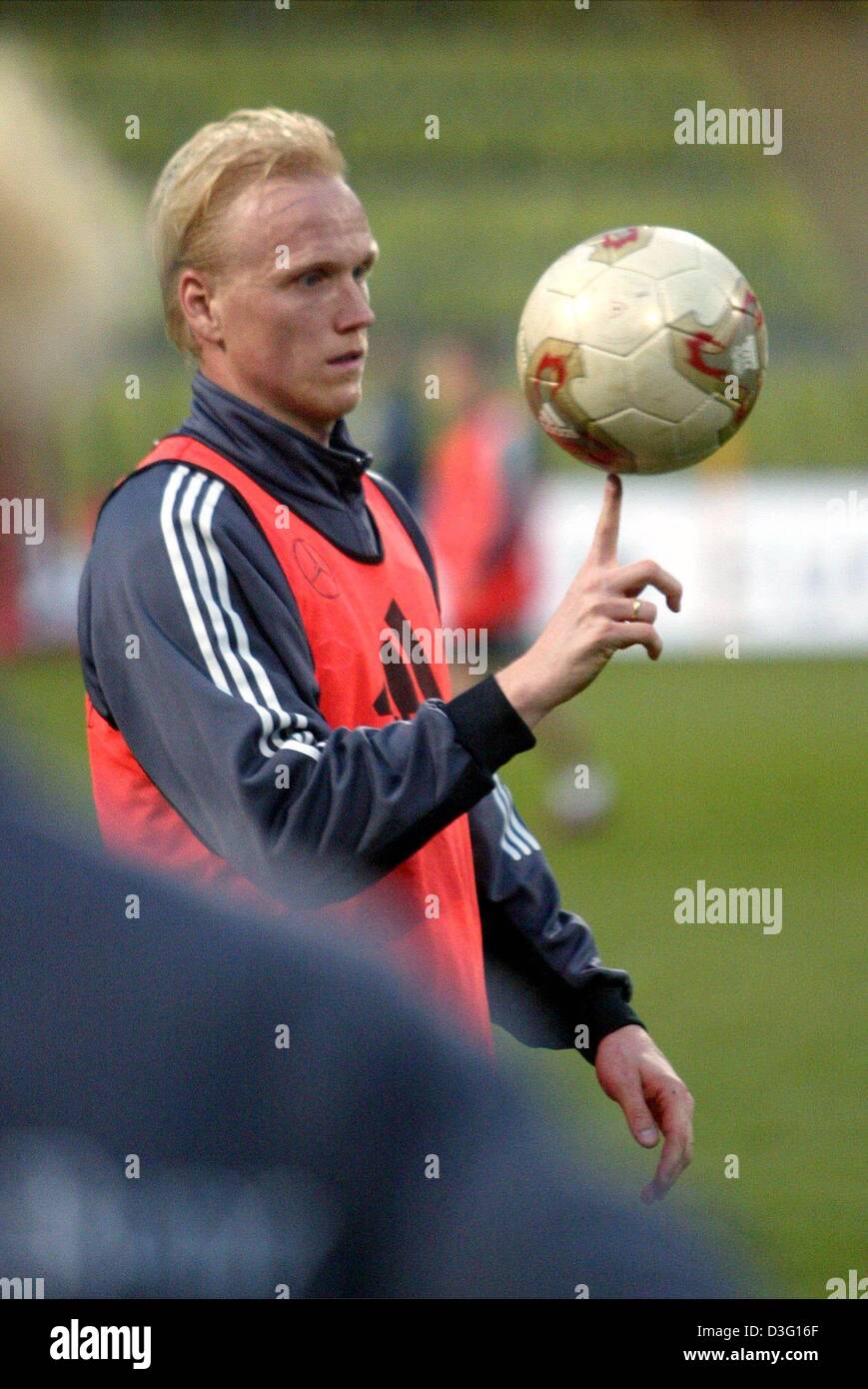 (dpa) - Carsten Ramelow, player of the German national soccer team ...