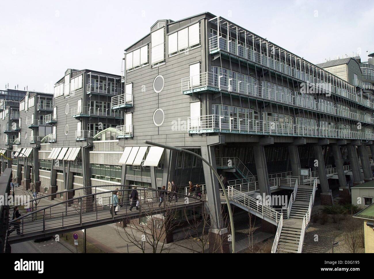 (dpa) - A view of the headquarters of Gruner and Jahr AG & Co KG printing and publishing house in Hamburg, Germany, 11 March 2003. Gruner and Jahr AG & Co KG is Europe's largest publishing house. The company owns more than 110 newspapers and is represented in 14 countries with almost 12,000 employees.  62 percent of its turnover is being earned abroad. The Bertlesmann AG owns 74,9  Stock Photo