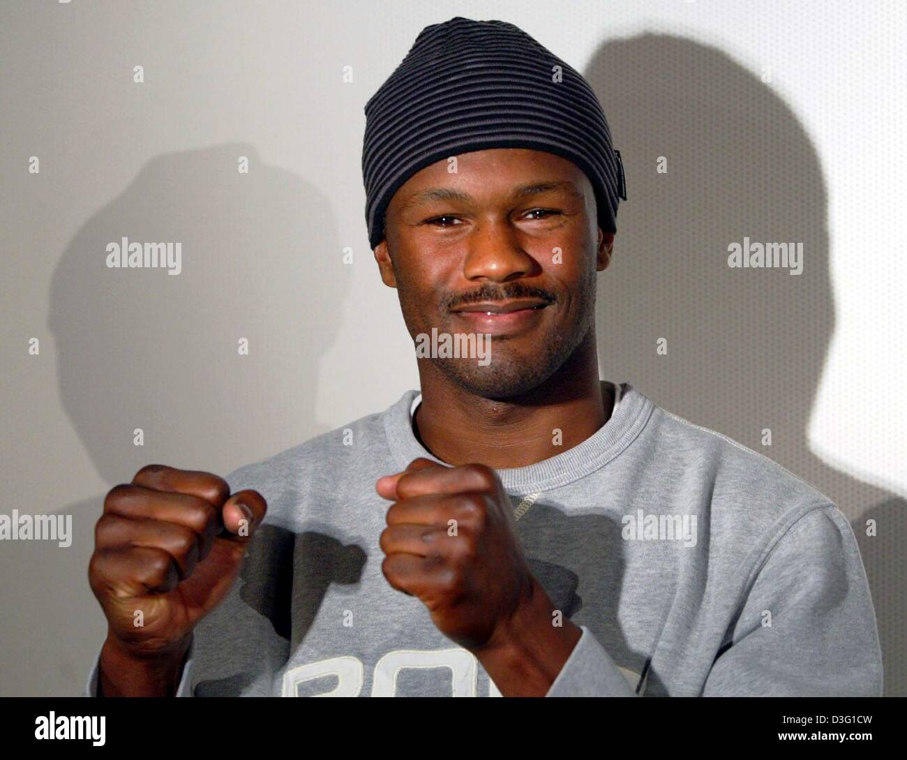 (dpa) - US boxer Derrick Harmon pose with his fist up for a publicity shot at the Cinemaxx in Hamburg, Germany, 25 March 2003. Harmon is the current challenger to the World Champion title in light heavyweight boxing. He will fight against the current champion Polish boxer Dariusz Michalczewski at the WBO (World Boxing Organisation) world champions fight in light heavyweight boxing  Stock Photo