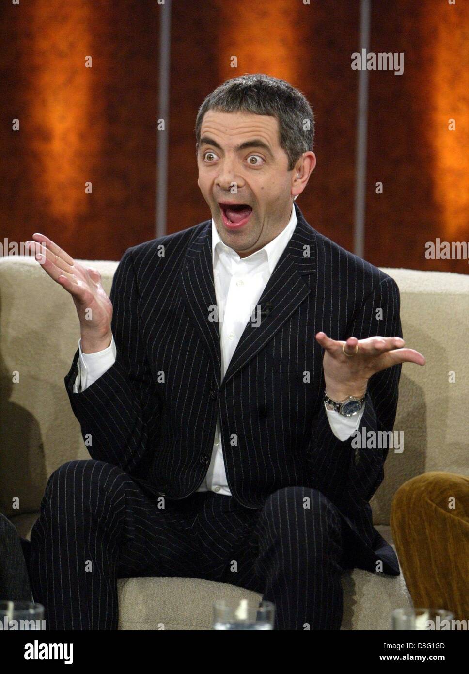 (dpa) - British comedian Rowan Atkinson alias 'Mr Bean' pulls a face during the popular TV show 'Wetten dass...?' (bet that...?), in Lucerne, Switzerland, 22 March 2003. The live show broadcast by the German TV station ZDF was watched by 13.8 million people, although it was subject to be cancelled at the last minute due to the war in Iraq. Stock Photo