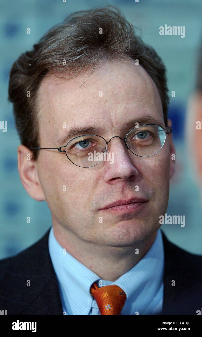 (dpa) - Juergen Walter, member of the board of Nasdaq Deutschland, pictured in Berlin, Germany, 21 March 2003. Nasdaq Deutschland, the German offshoot of the US high-tech stocks market, opened trading 21 March 2003 in Berlin challenging the Frankfurt Stock Exchange. Initially, only about 130 US company shares were listed on the electronic trading platform, with German stocks to be  Stock Photo
