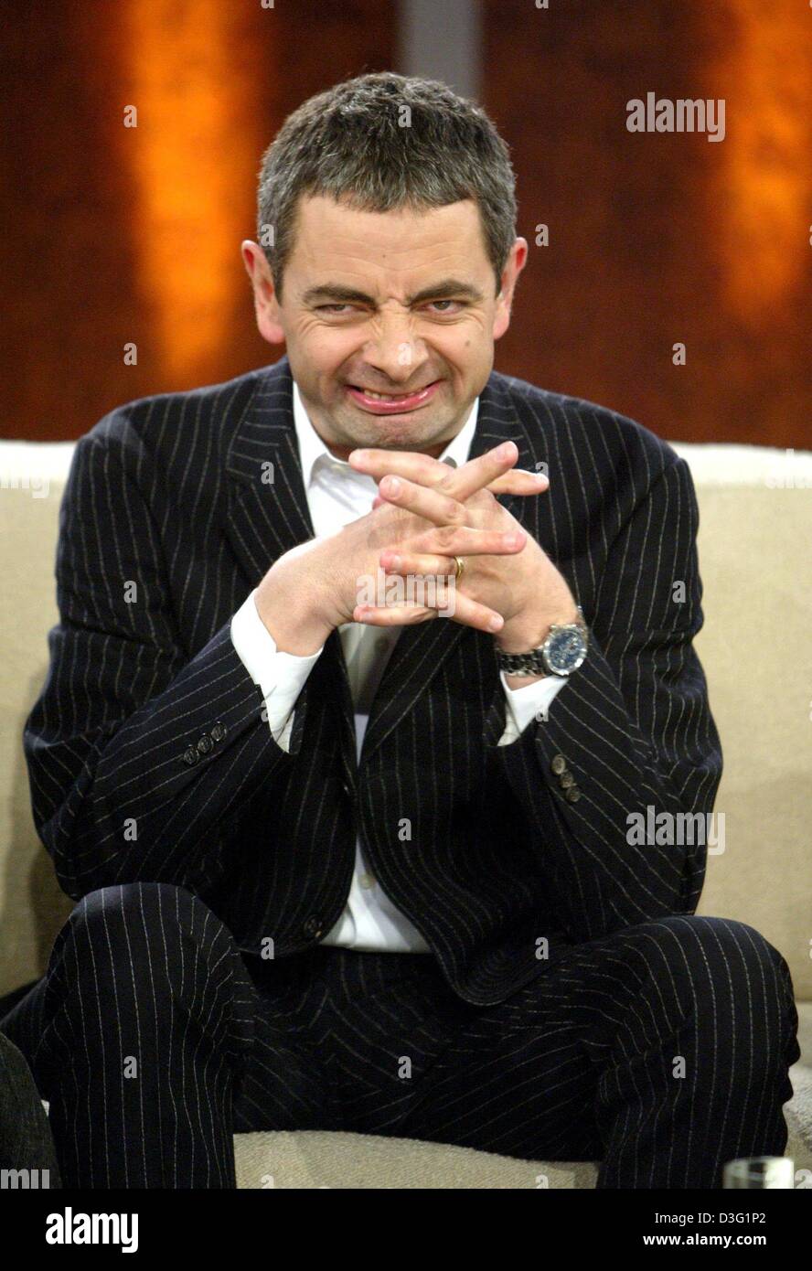 (dpa) - British comedian Rowan Atkinson alias 'Mr Bean' pulls a face during the popular TV show 'Wetten dass...?' (bet that...?), in Lucerne, Switzerland, 22 March 2003. The live show broadcast by the German TV station ZDF was watched by 13.8 million people (which is a market share of 44 per cent), although it was subject to be cancelled at the last minute due to the war in Iraq. Stock Photo