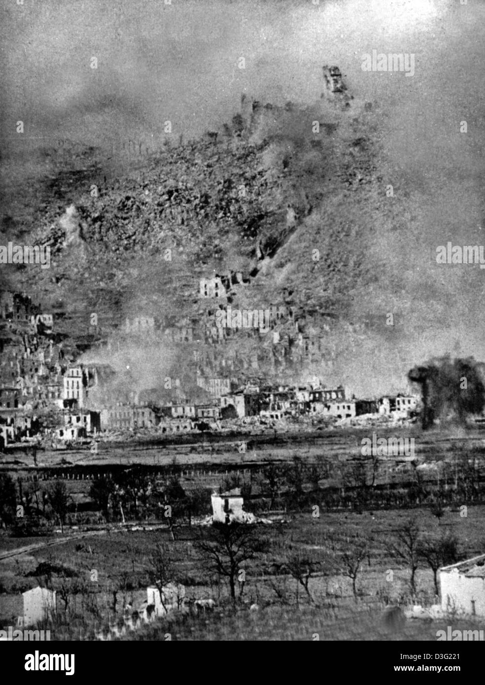 (dpa files) - A view over the expanse of ruins of Monte Cassino, Italy, 15 February 1944. That day, the Benedictine monastery dating from 529, was completely destroyed in an airstrike by the Allied forces although there were no German Wehrmacht soldiers near Monte Cassino. Allied forces had attacked the monastery with 229 warplanes. By miracle none of the monks was killed. The mona Stock Photo