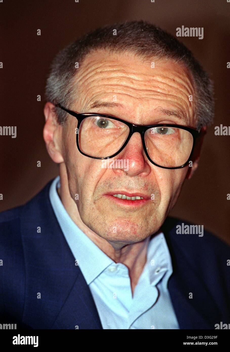 (dpa files) - Hungarian composer Gyorgy Kurtag pictured during an interview in Munich, 18 June 1998. Gyorgy Kurtag was born at Lugos (Lugoj), Romania, on 19 February 1926. In 1968 he was appointed professor of chamber music, a post he held until his retirement in 1986. Kurtag was active especially in the field of chamber music and is often named the successor of Bela Bartok. Stock Photo