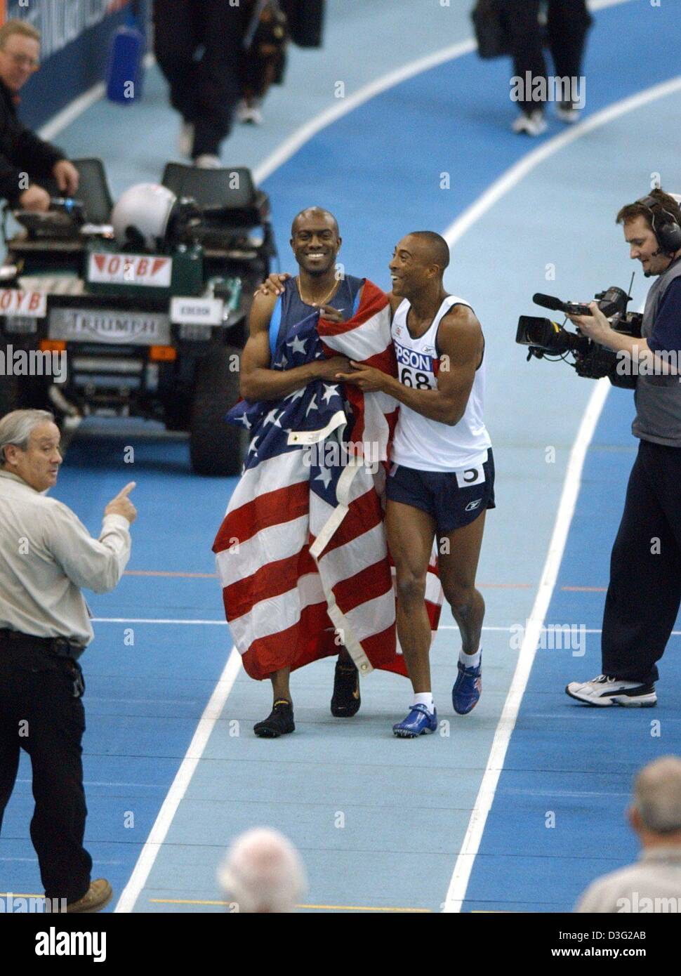 (dpa) - Allen Johnson (L) of the United States is wrapped in the US ...
