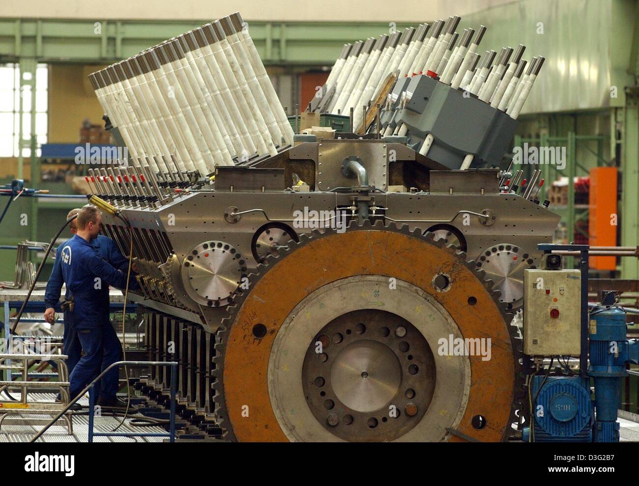 dpa) - A worker for the MAN B&W Diesel corporation works on a diesel engine  in a factory in Augsburg, Germany, 6 March 2003. The engine can serve to  produce electricity or