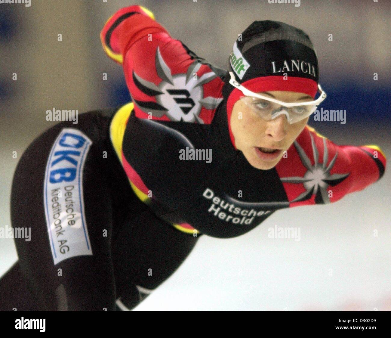 (dpa) - German speed skater Anni Friesinger speeds down the ice track in the women's 1500 meter race at the Speed Skating World Championship in Berlin, 14 March 2003. Friesinger runs the distance in 1:57,43 minutes and wins the world champion title. Stock Photo