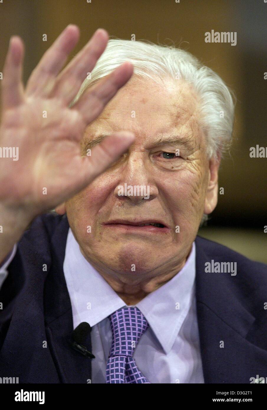 (dpa) - Sir Peter Ustinov, British actor and ambassador of the United Nations Children's Fund UNICEF, gestures during a TV show in Berlin, 5 March 2003. Ustinov, who speaks fluent German, is known to proudly say that he has Russian, German, Spanish, Italian, French and Ethiopian blood in his veins. Stock Photo