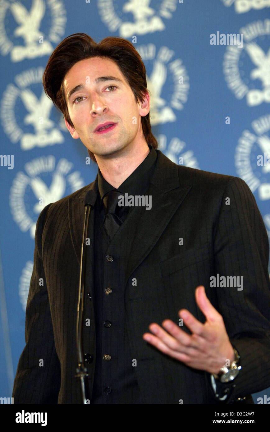 (dpa) - US actor Adrien Brody ('The Pianist'), one of the presenters of the DGA awards, poses backstage of the Directors Guild of America (DGA) awards show in Los Angeles, 1 March 2003. Stock Photo